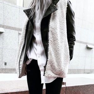 Aritzia Wilfred Chatou Sherpa Teddy Vest Size XS Cream